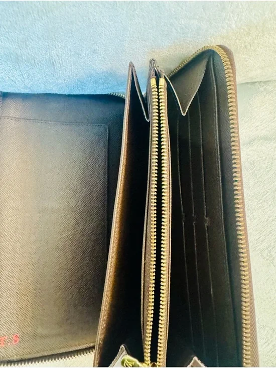 Louis Vuitton Damier Ebene Zip-Around Wallet in Brown and Dark Brown - Picture 11 of 14